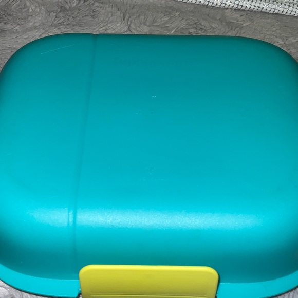 Tupperware Aqua Lunch Container - Picture 6 of 7